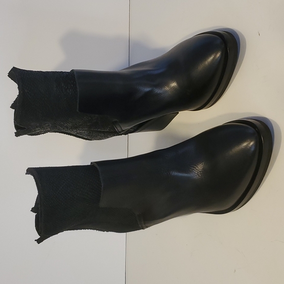 Cinzia Araia Boots Made In Italy Size 39.5 USA 9.5 NWOT - Picture 2 of 9